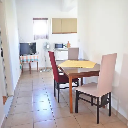 Nada Appartamento Starigrad Paklenica